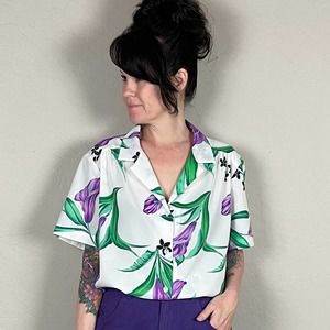 Vintage 1980s White and Purple Hawaiian Short Sleeve Button Up Shirt